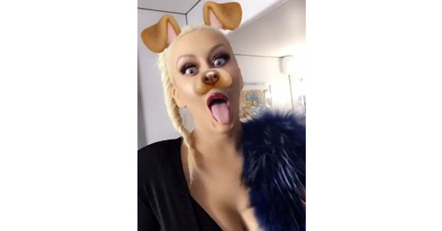 Christina usando el filtro